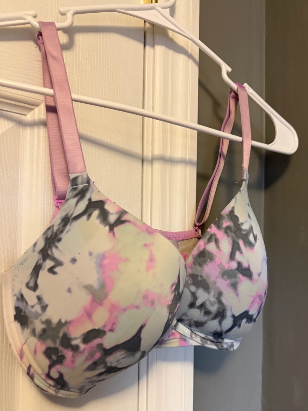 PINK Victoria's Secret Tie-Dye Molded Cup Bra in Pink & Gray